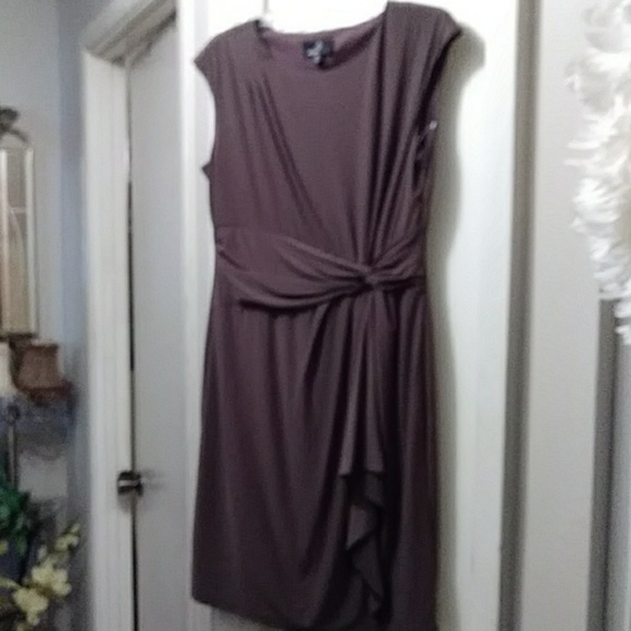 Ronni Nicole Dresses & Skirts - Ronni Nicole dress- New